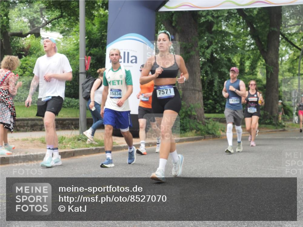 29.06.2025 - hella hamburg halbmarathon KatJ http://msf.ph/oto/8527070 29.06.2025 10:54:17 Zwischen KM18-KM19 2819, 4220, 4293, 7571, 8398 meine-sportfotos.de