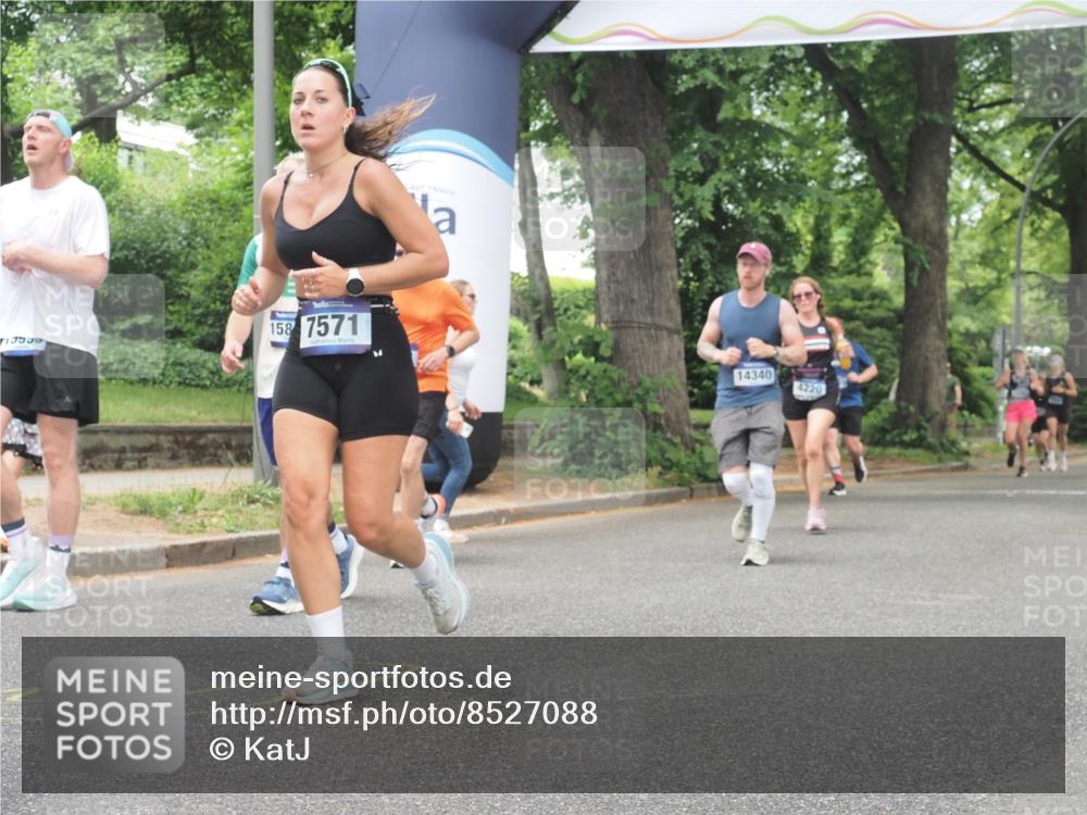 29.06.2025 - hella hamburg halbmarathon KatJ http://msf.ph/oto/8527088 29.06.2025 10:54:18 Zwischen KM18-KM19 2819, 3488, 4220, 4293, 7571, 8398 meine-sportfotos.de