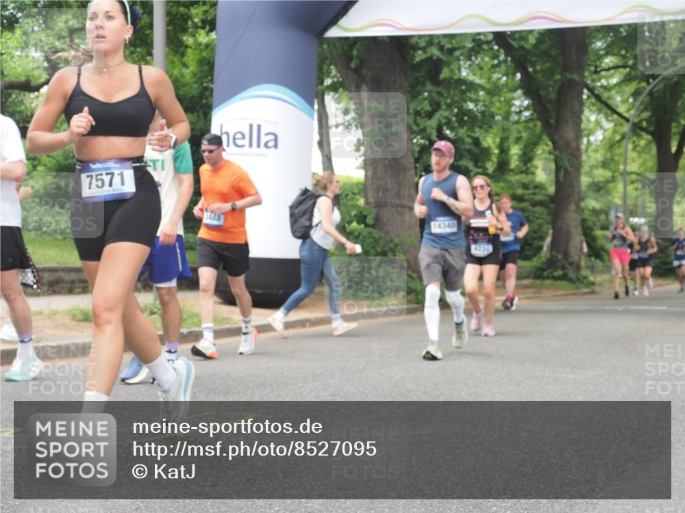 29.06.2025 - hella hamburg halbmarathon KatJ http://msf.ph/oto/8527095 29.06.2025 10:54:18 Zwischen KM18-KM19 2819, 3488, 4220, 4293, 7571, 8398 meine-sportfotos.de