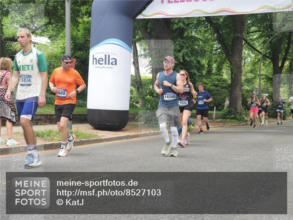 29.06.2025 - hella hamburg halbmarathon KatJ http://msf.ph/oto/8527103 29.06.2025 10:54:19 Zwischen KM18-KM19 2819, 3488, 4220, 4293, 7571 meine-sportfotos.de
