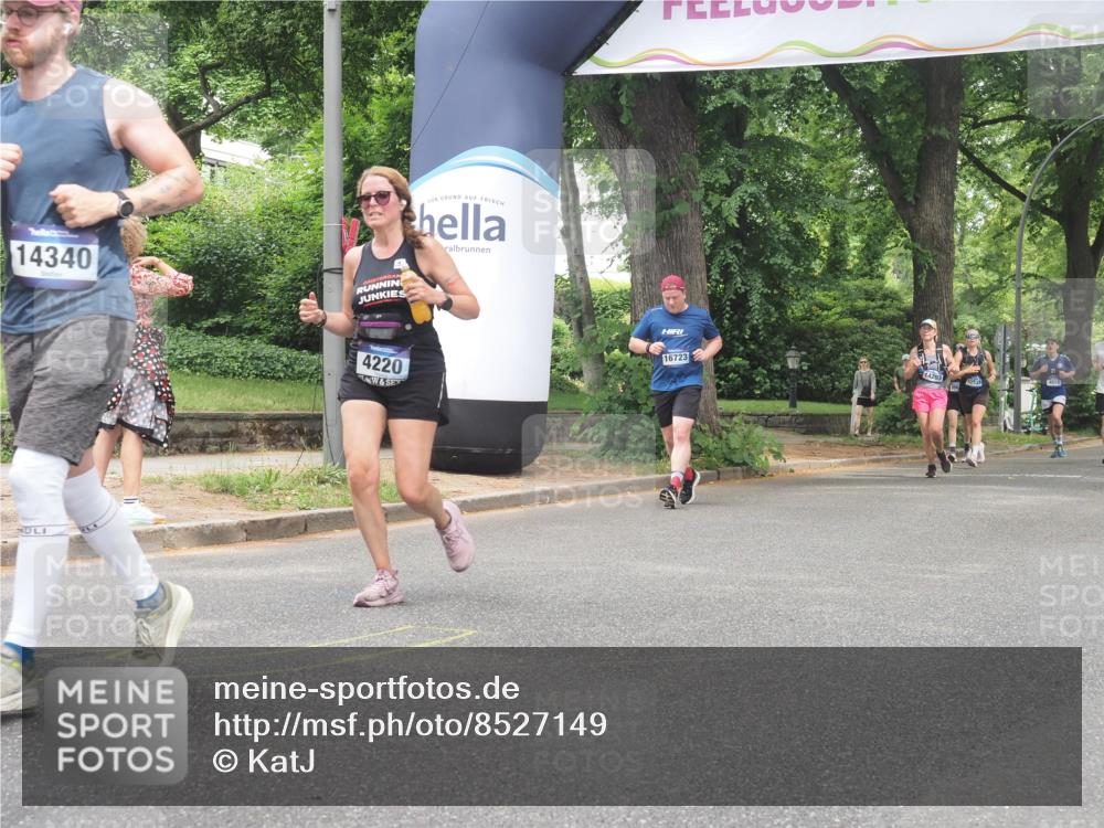 29.06.2025 - hella hamburg halbmarathon KatJ http://msf.ph/oto/8527149 29.06.2025 10:54:21 Zwischen KM18-KM19 2819, 3488, 4220, 4293, 7571 meine-sportfotos.de