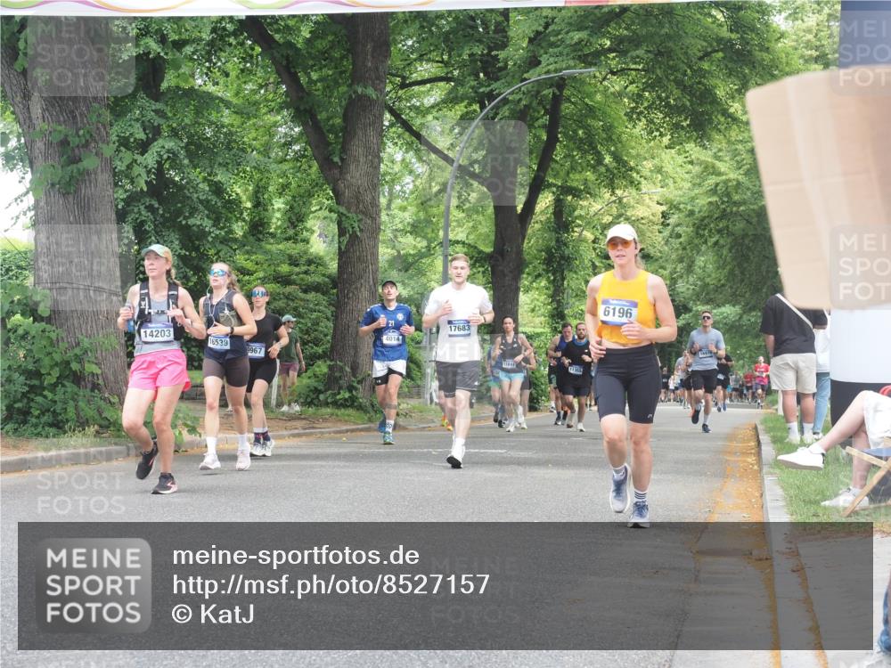 29.06.2025 - hella hamburg halbmarathon KatJ http://msf.ph/oto/8527157 29.06.2025 10:54:23 Zwischen KM18-KM19 2819, 3488, 4220, 6196, 7571 meine-sportfotos.de