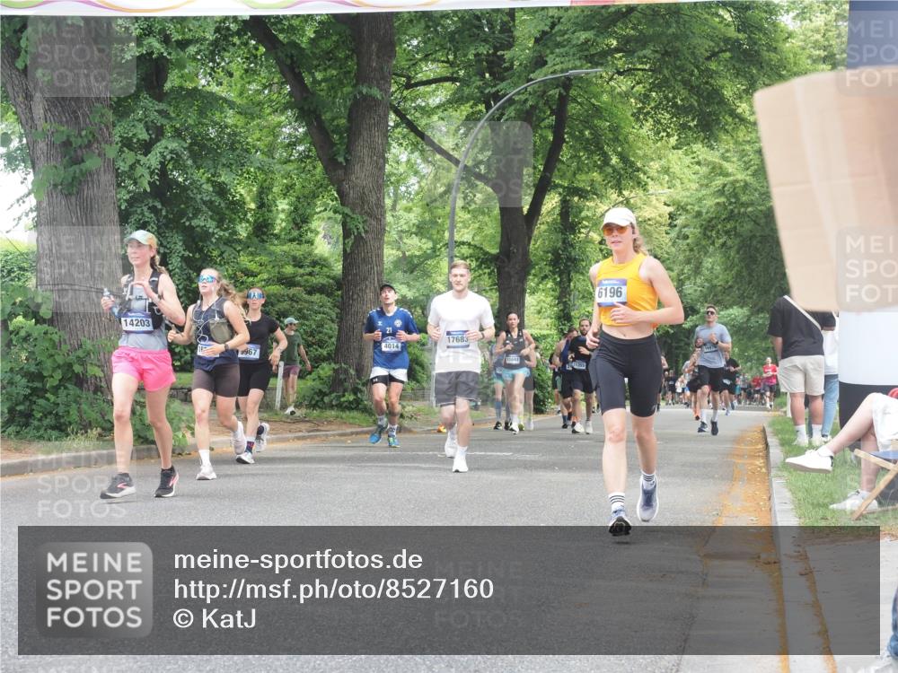 29.06.2025 - hella hamburg halbmarathon KatJ http://msf.ph/oto/8527160 29.06.2025 10:54:23 Zwischen KM18-KM19 2819, 3488, 4220, 6196, 7571 meine-sportfotos.de