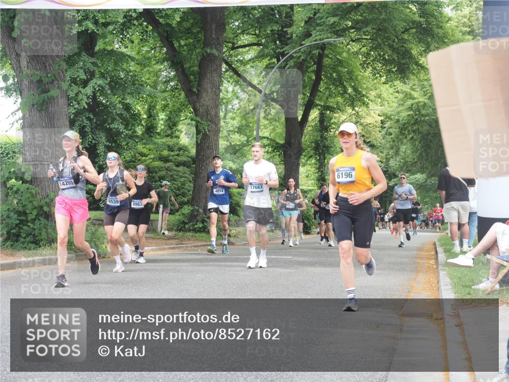 29.06.2025 - hella hamburg halbmarathon KatJ http://msf.ph/oto/8527162 29.06.2025 10:54:23 Zwischen KM18-KM19 2819, 3488, 4220, 6196, 7571 meine-sportfotos.de