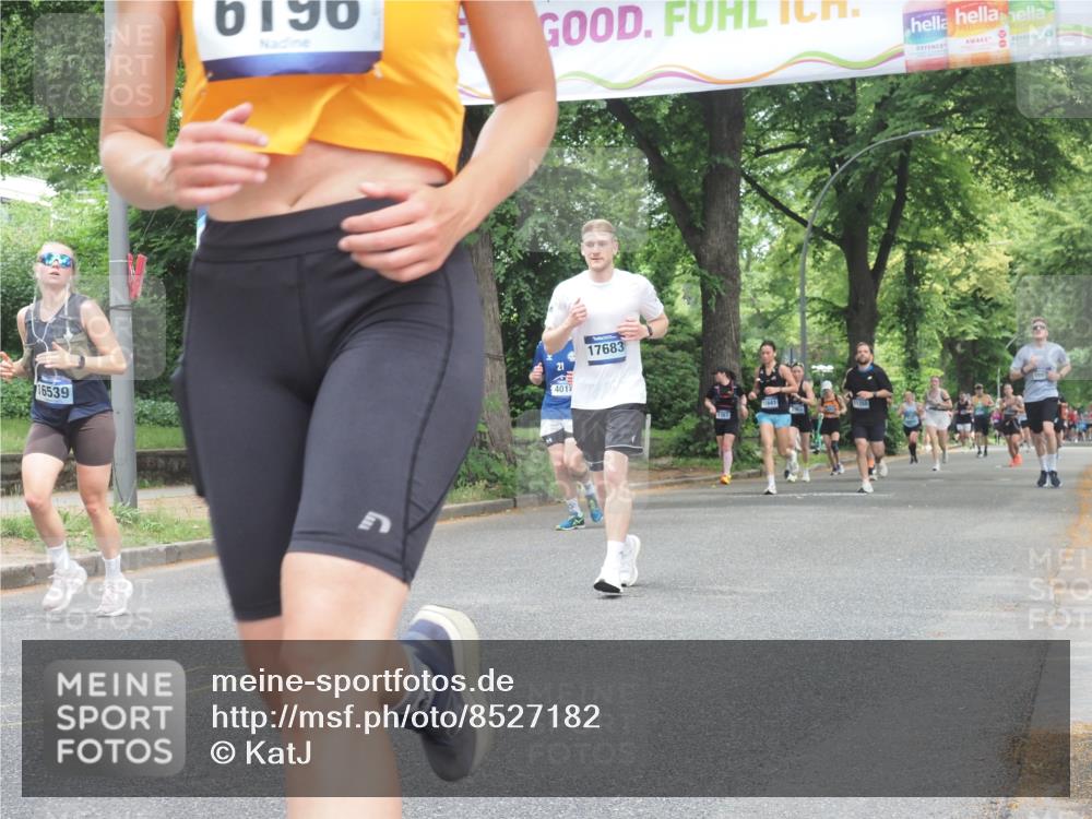 29.06.2025 - hella hamburg halbmarathon KatJ http://msf.ph/oto/8527182 29.06.2025 10:54:26 Zwischen KM18-KM19 3488, 6196 meine-sportfotos.de
