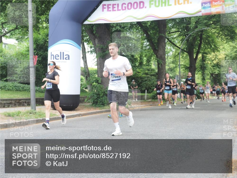29.06.2025 - hella hamburg halbmarathon KatJ http://msf.ph/oto/8527192 29.06.2025 10:54:26 Zwischen KM18-KM19 3488, 6196 meine-sportfotos.de