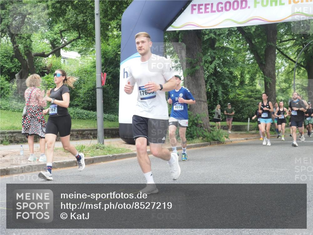29.06.2025 - hella hamburg halbmarathon KatJ http://msf.ph/oto/8527219 29.06.2025 10:54:27 Zwischen KM18-KM19 6196 meine-sportfotos.de