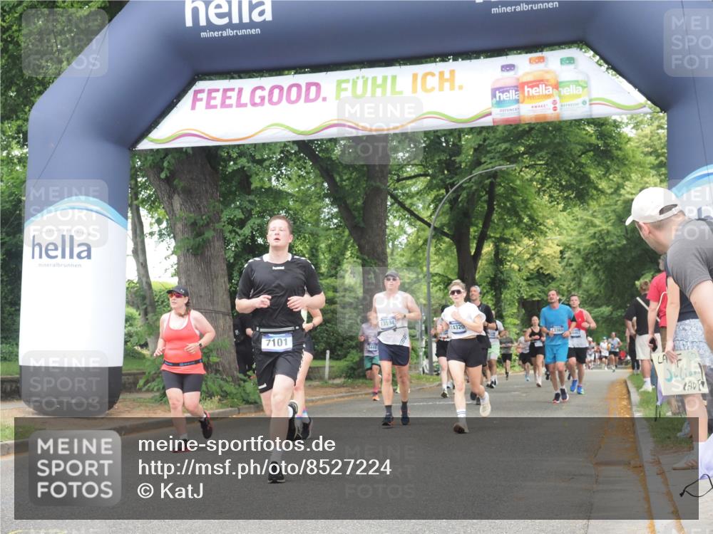 29.06.2025 - hella hamburg halbmarathon KatJ http://msf.ph/oto/8527224 29.06.2025 11:03:37 Zwischen KM18-KM19 3105, 6477, 7101, 8248, 8619 meine-sportfotos.de
