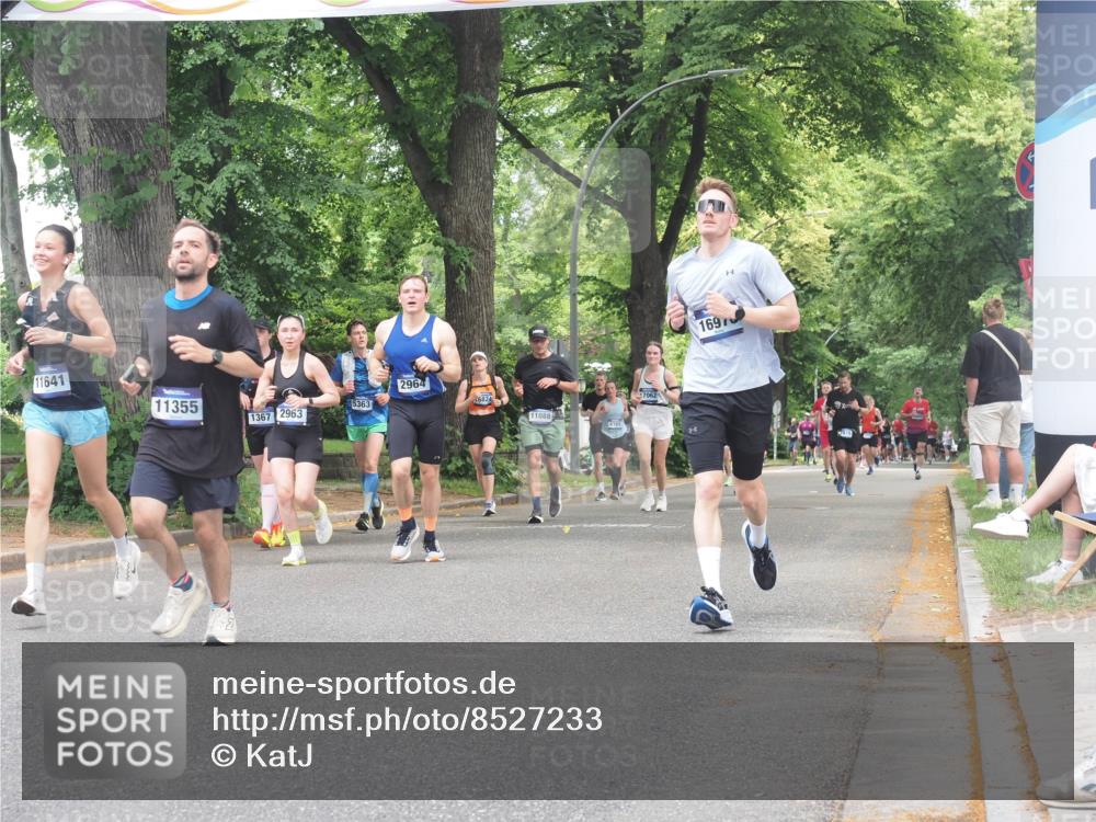 29.06.2025 - hella hamburg halbmarathon KatJ http://msf.ph/oto/8527233 29.06.2025 10:54:29 Zwischen KM18-KM19 2963, 4014, 6196 meine-sportfotos.de