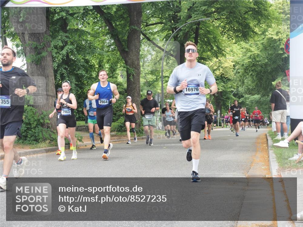 29.06.2025 - hella hamburg halbmarathon KatJ http://msf.ph/oto/8527235 29.06.2025 10:54:30 Zwischen KM18-KM19 2963, 2964, 4014, 5363, 6196 meine-sportfotos.de