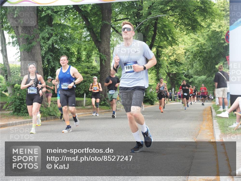 29.06.2025 - hella hamburg halbmarathon KatJ http://msf.ph/oto/8527247 29.06.2025 10:54:30 Zwischen KM18-KM19 2963, 2964, 4014, 5363, 6196 meine-sportfotos.de