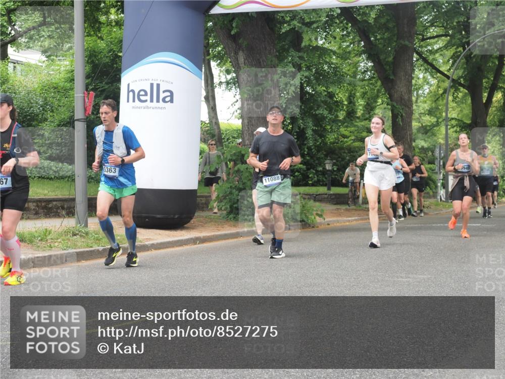 29.06.2025 - hella hamburg halbmarathon KatJ http://msf.ph/oto/8527275 29.06.2025 10:54:33 Zwischen KM18-KM19 1367, 2963, 2964, 4014, 5363 meine-sportfotos.de