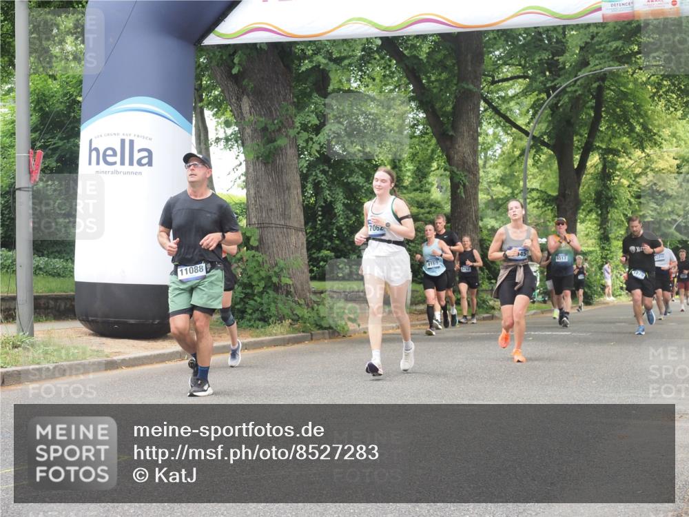 29.06.2025 - hella hamburg halbmarathon KatJ http://msf.ph/oto/8527283 29.06.2025 10:54:34 Zwischen KM18-KM19 1367, 2963, 2964, 4014, 5363 meine-sportfotos.de