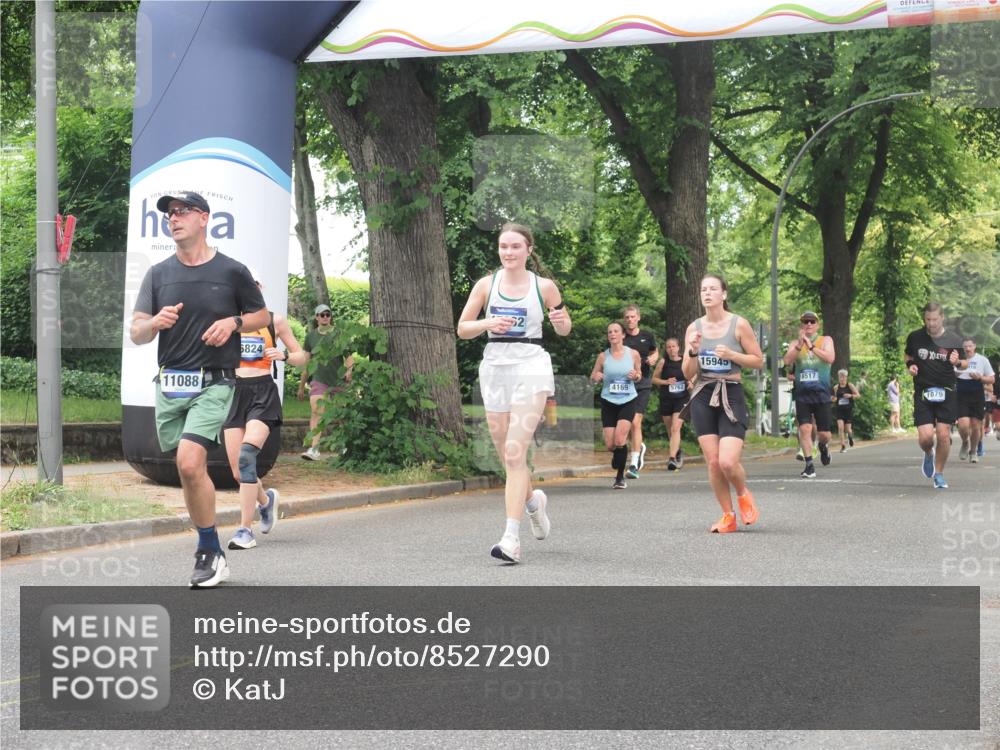 29.06.2025 - hella hamburg halbmarathon KatJ http://msf.ph/oto/8527290 29.06.2025 10:54:35 Zwischen KM18-KM19 1367, 2963, 2964, 4014, 5363 meine-sportfotos.de