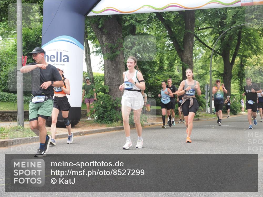 29.06.2025 - hella hamburg halbmarathon KatJ http://msf.ph/oto/8527299 29.06.2025 10:54:35 Zwischen KM18-KM19 1367, 2963, 2964, 4014, 5363 meine-sportfotos.de
