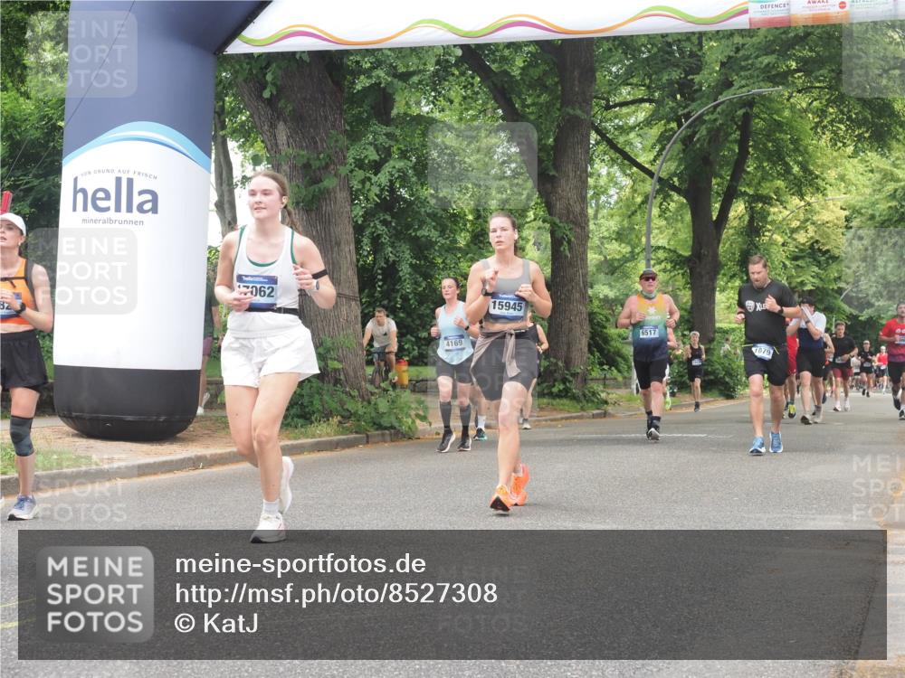 29.06.2025 - hella hamburg halbmarathon KatJ http://msf.ph/oto/8527308 29.06.2025 10:54:35 Zwischen KM18-KM19 1367, 2963, 2964, 4014, 5363 meine-sportfotos.de