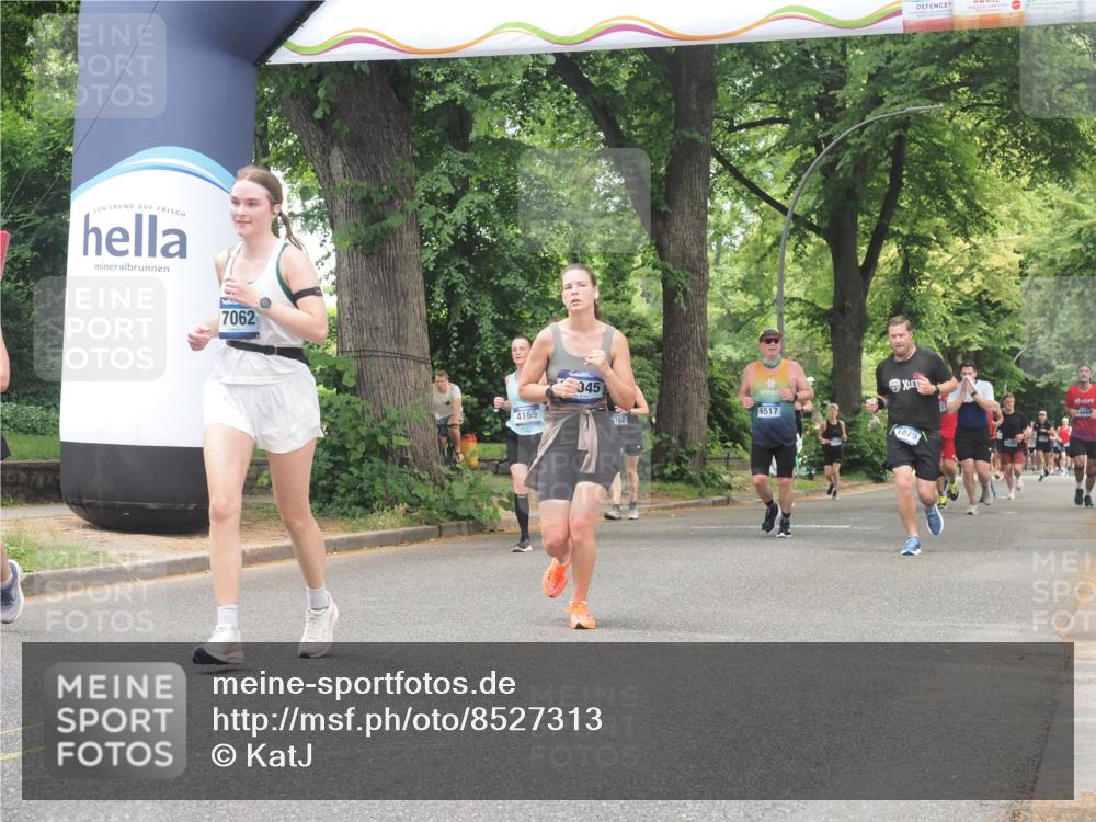 29.06.2025 - hella hamburg halbmarathon KatJ http://msf.ph/oto/8527313 29.06.2025 10:54:36 Zwischen KM18-KM19 1079, 1367, 2963, 2964, 4014, 5363 meine-sportfotos.de