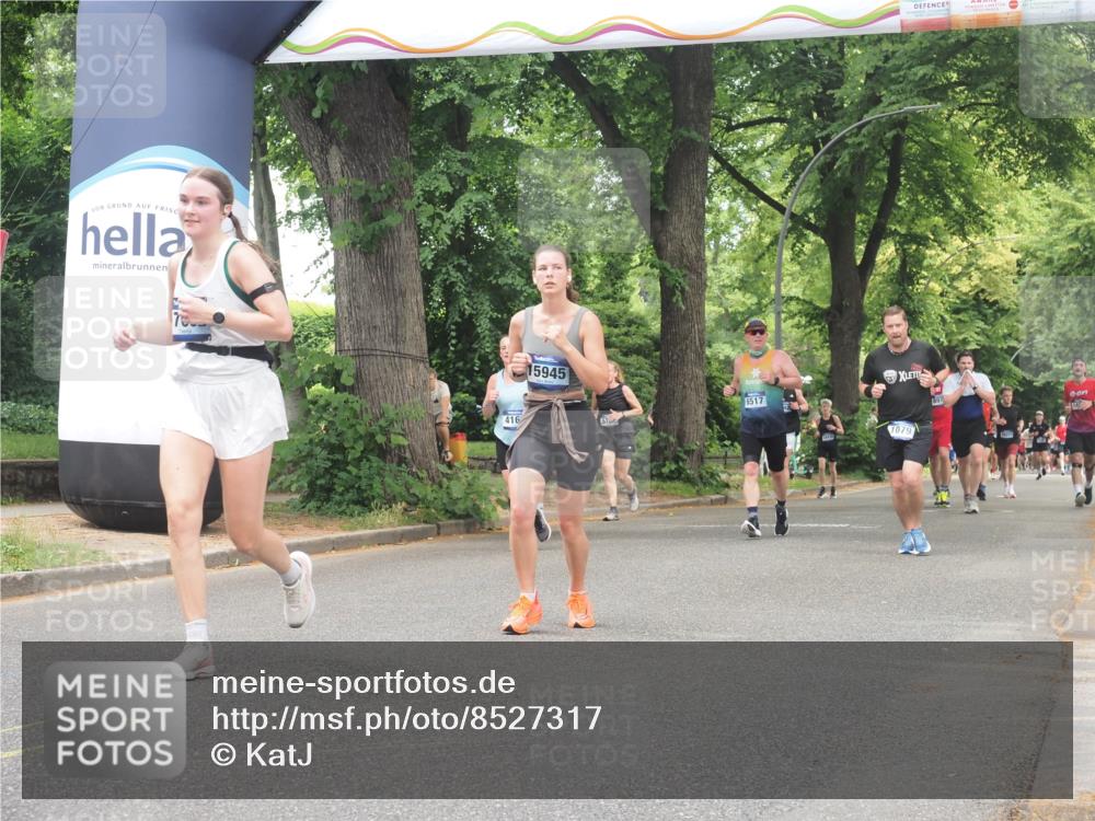 29.06.2025 - hella hamburg halbmarathon KatJ http://msf.ph/oto/8527317 29.06.2025 10:54:36 Zwischen KM18-KM19 1079, 1367, 2963, 2964, 4014, 5363 meine-sportfotos.de