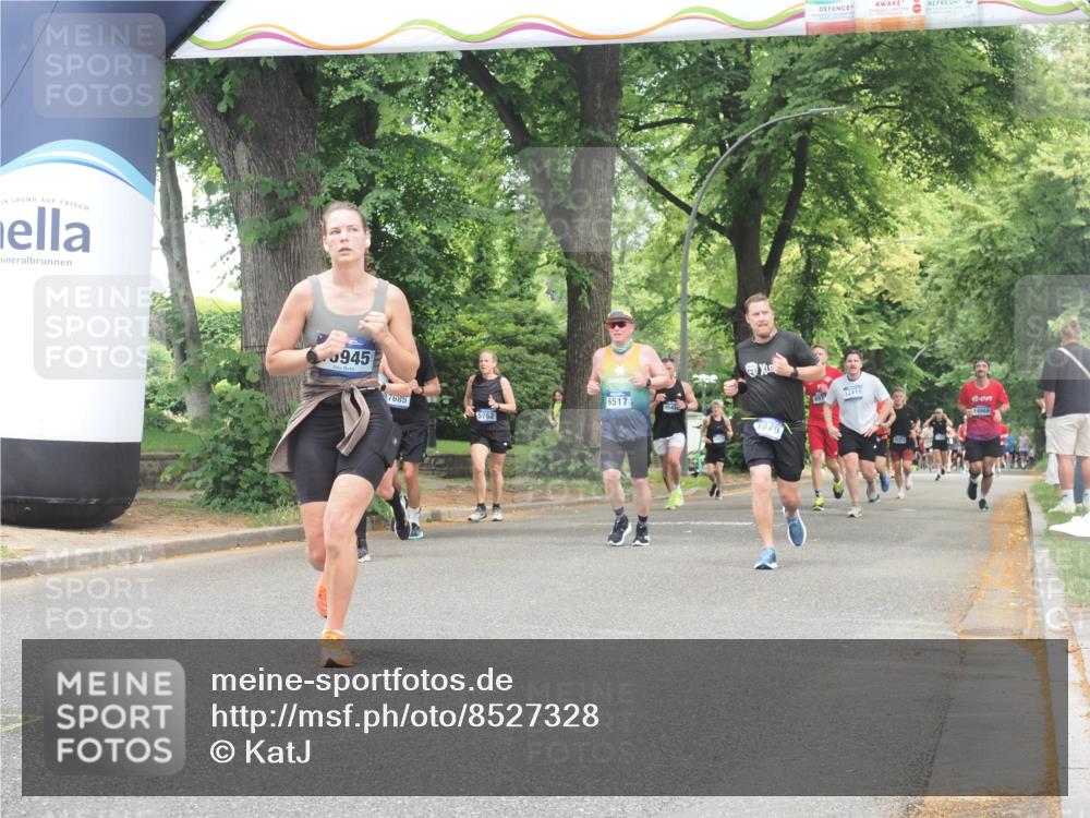 29.06.2025 - hella hamburg halbmarathon KatJ http://msf.ph/oto/8527328 29.06.2025 10:54:36 Zwischen KM18-KM19 1079, 1367, 2963, 2964, 4014, 5363 meine-sportfotos.de