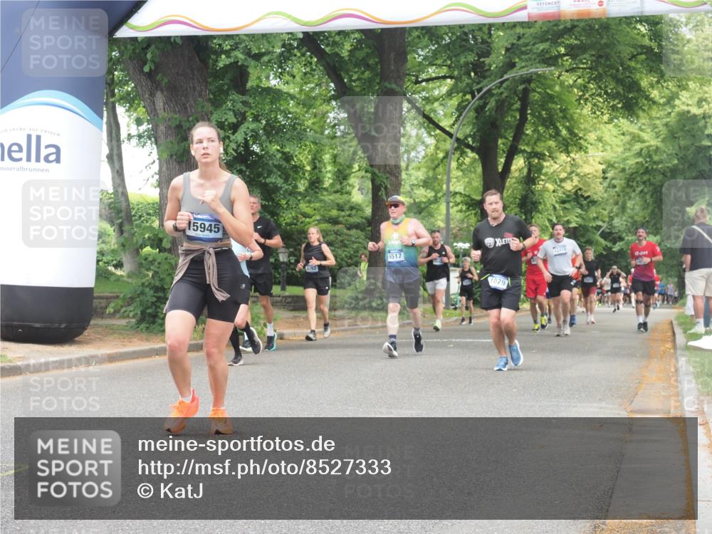 29.06.2025 - hella hamburg halbmarathon KatJ http://msf.ph/oto/8527333 29.06.2025 10:54:36 Zwischen KM18-KM19 1079, 1367, 2963, 2964, 4014, 5363 meine-sportfotos.de
