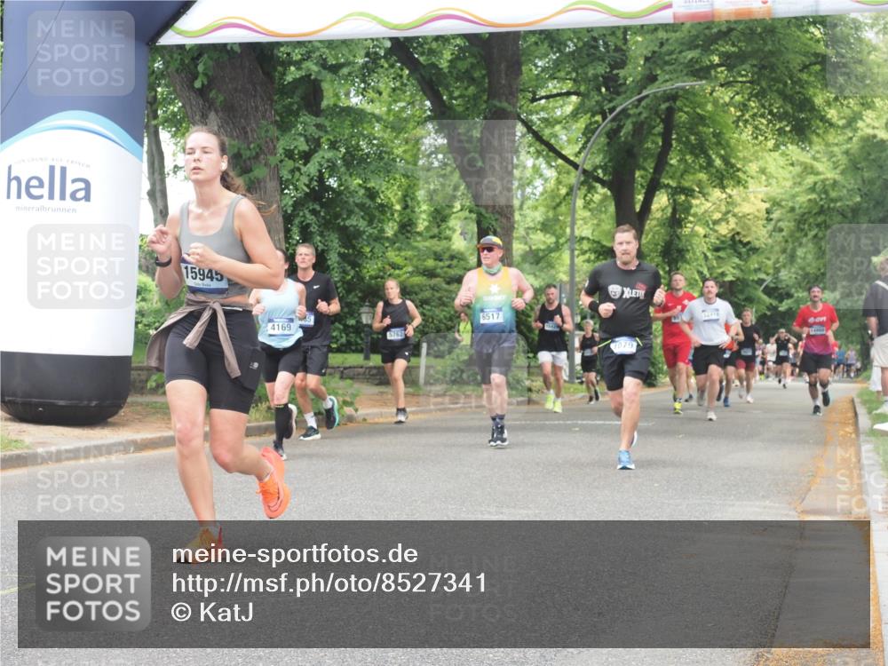 29.06.2025 - hella hamburg halbmarathon KatJ http://msf.ph/oto/8527341 29.06.2025 10:54:37 Zwischen KM18-KM19 1079, 1367, 2963, 2964, 5363, 6517 meine-sportfotos.de