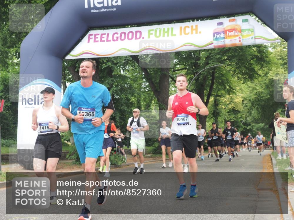 29.06.2025 - hella hamburg halbmarathon KatJ http://msf.ph/oto/8527360 29.06.2025 11:03:42 Zwischen KM18-KM19 1052, 5449, 7101, 8248 meine-sportfotos.de