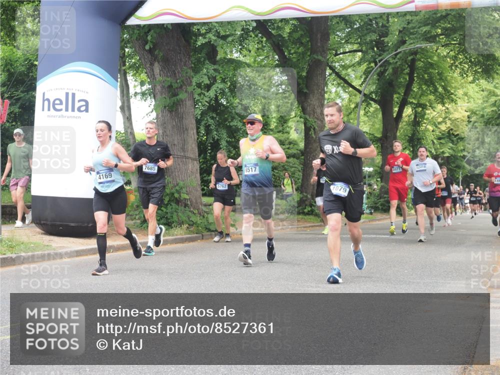 29.06.2025 - hella hamburg halbmarathon KatJ http://msf.ph/oto/8527361 29.06.2025 10:54:38 Zwischen KM18-KM19 1079, 1367, 2964, 4169, 5363, 5762, 6517 meine-sportfotos.de