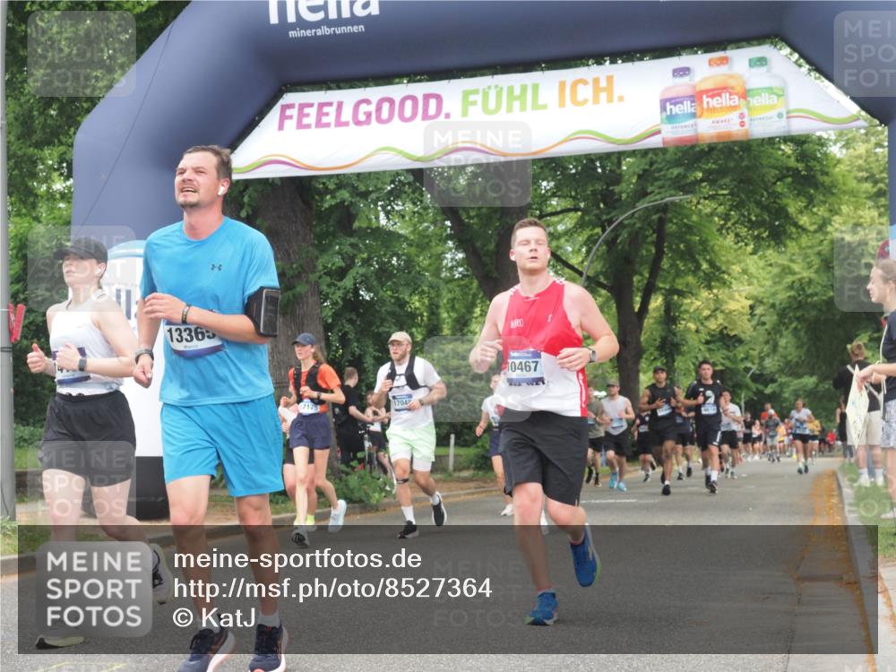 29.06.2025 - hella hamburg halbmarathon KatJ http://msf.ph/oto/8527364 29.06.2025 11:03:43 Zwischen KM18-KM19 1052, 5449, 7101, 8248 meine-sportfotos.de