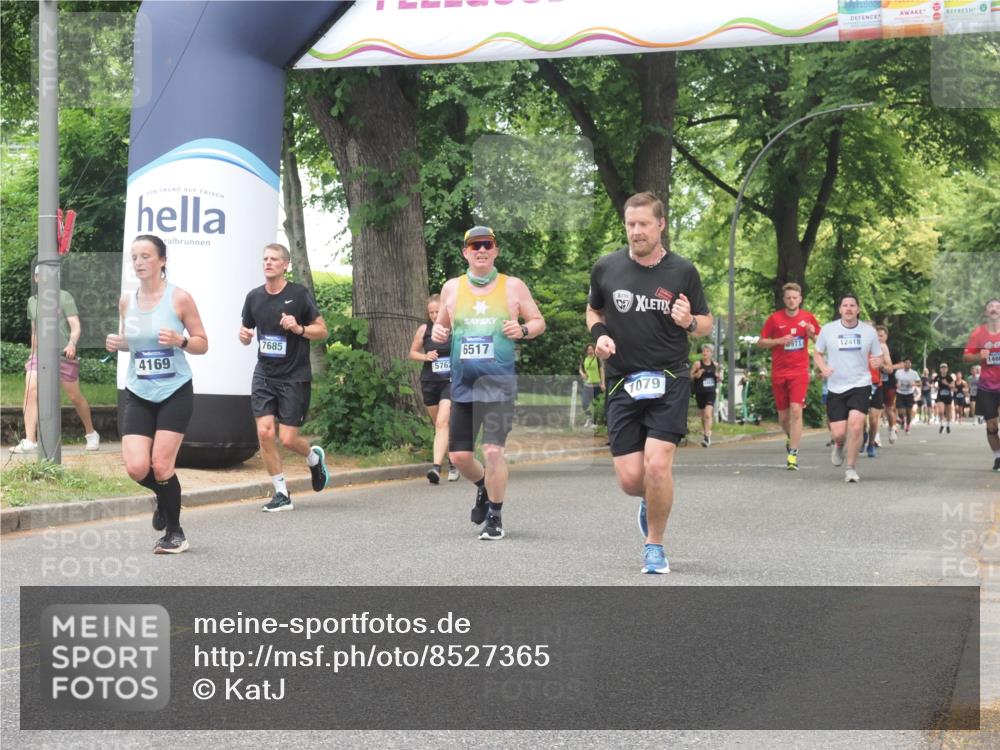 29.06.2025 - hella hamburg halbmarathon KatJ http://msf.ph/oto/8527365 29.06.2025 10:54:38 Zwischen KM18-KM19 1079, 1367, 2964, 4169, 5363, 5762, 6517 meine-sportfotos.de