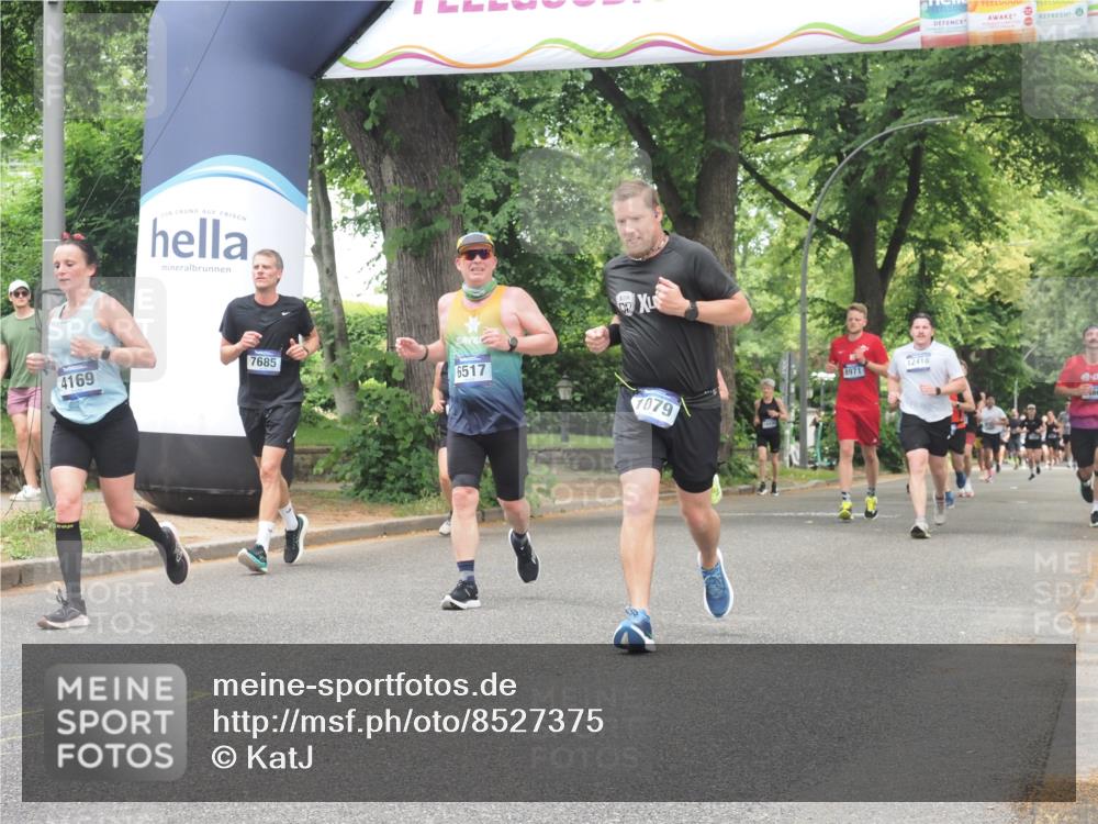 29.06.2025 - hella hamburg halbmarathon KatJ http://msf.ph/oto/8527375 29.06.2025 10:54:39 Zwischen KM18-KM19 1079, 1367, 4169, 5762, 6517 meine-sportfotos.de