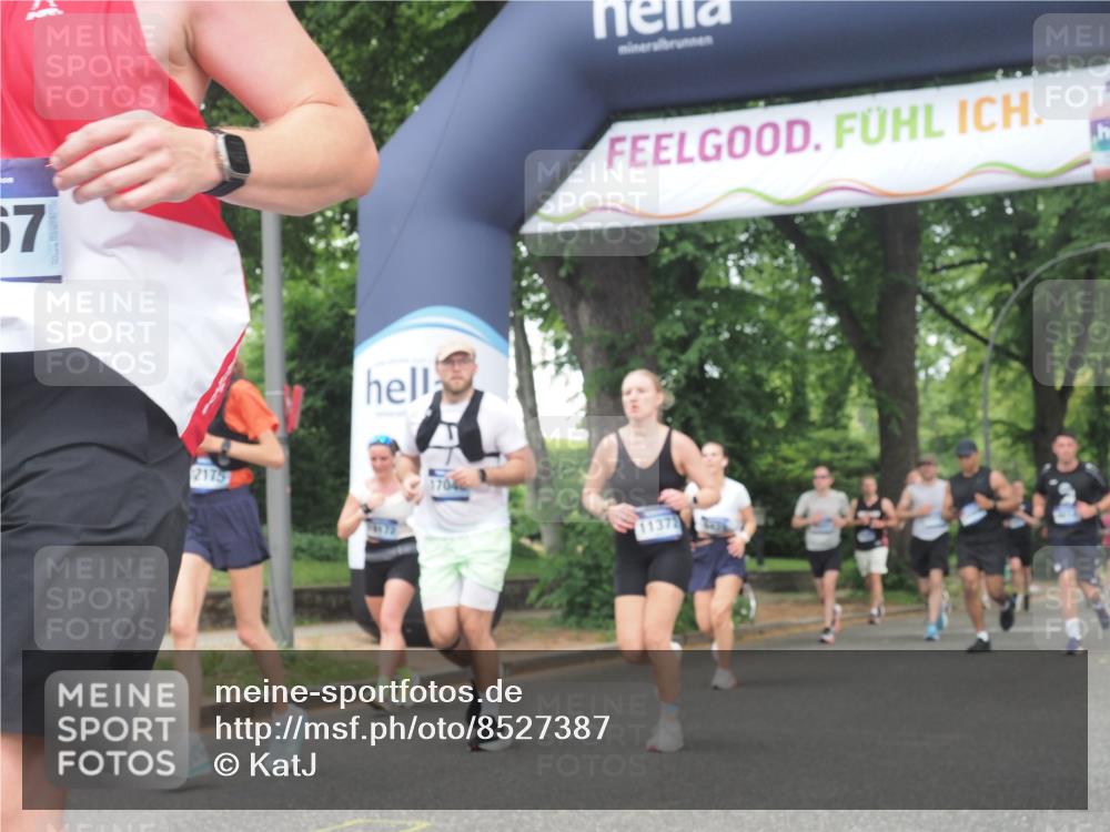 29.06.2025 - hella hamburg halbmarathon KatJ http://msf.ph/oto/8527387 29.06.2025 11:03:44 Zwischen KM18-KM19 1052, 5449 meine-sportfotos.de