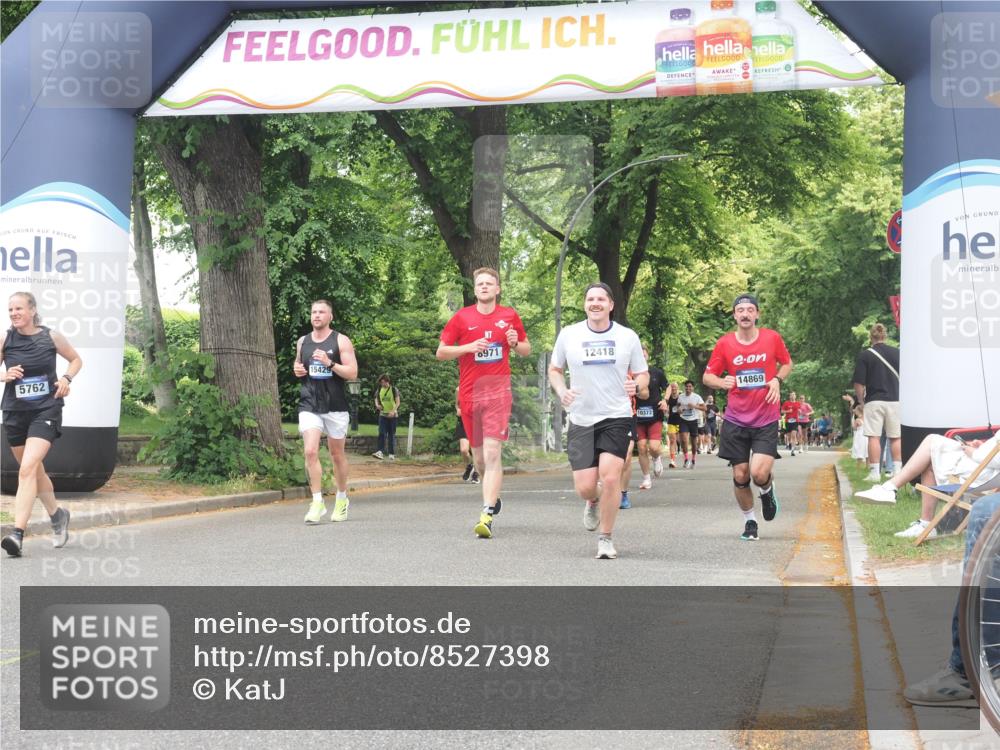 29.06.2025 - hella hamburg halbmarathon KatJ http://msf.ph/oto/8527398 29.06.2025 10:54:40 Zwischen KM18-KM19 1079, 1367, 4169, 5762, 6517, 7685 meine-sportfotos.de