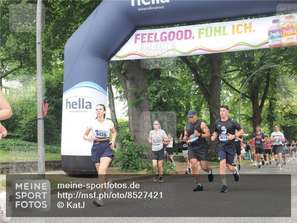 29.06.2025 - hella hamburg halbmarathon KatJ http://msf.ph/oto/8527421 29.06.2025 11:03:46 Zwischen KM18-KM19 1052, 4614, 5449, 8341 meine-sportfotos.de