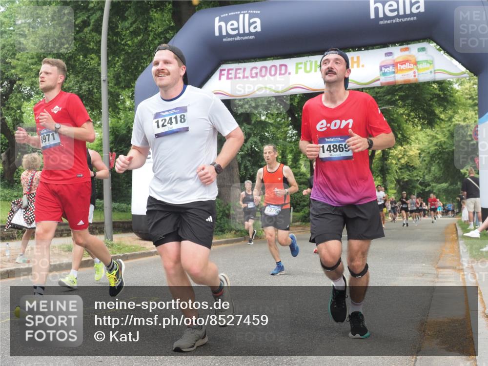 29.06.2025 - hella hamburg halbmarathon KatJ http://msf.ph/oto/8527459 29.06.2025 10:54:43 Zwischen KM18-KM19 1079, 4169, 4666, 5762, 6517, 7685 meine-sportfotos.de