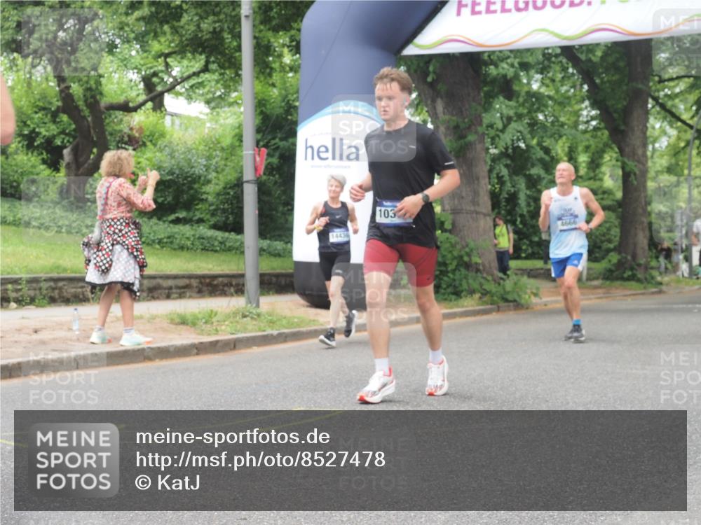 29.06.2025 - hella hamburg halbmarathon KatJ http://msf.ph/oto/8527478 29.06.2025 10:54:45 Zwischen KM18-KM19 4169, 4666, 5762, 6517, 7685 meine-sportfotos.de