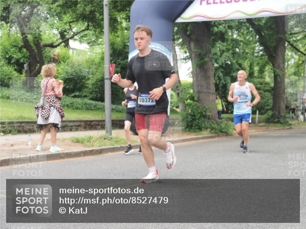 29.06.2025 - hella hamburg halbmarathon KatJ http://msf.ph/oto/8527479 29.06.2025 10:54:45 Zwischen KM18-KM19 4169, 4666, 5762, 6517, 7685 meine-sportfotos.de