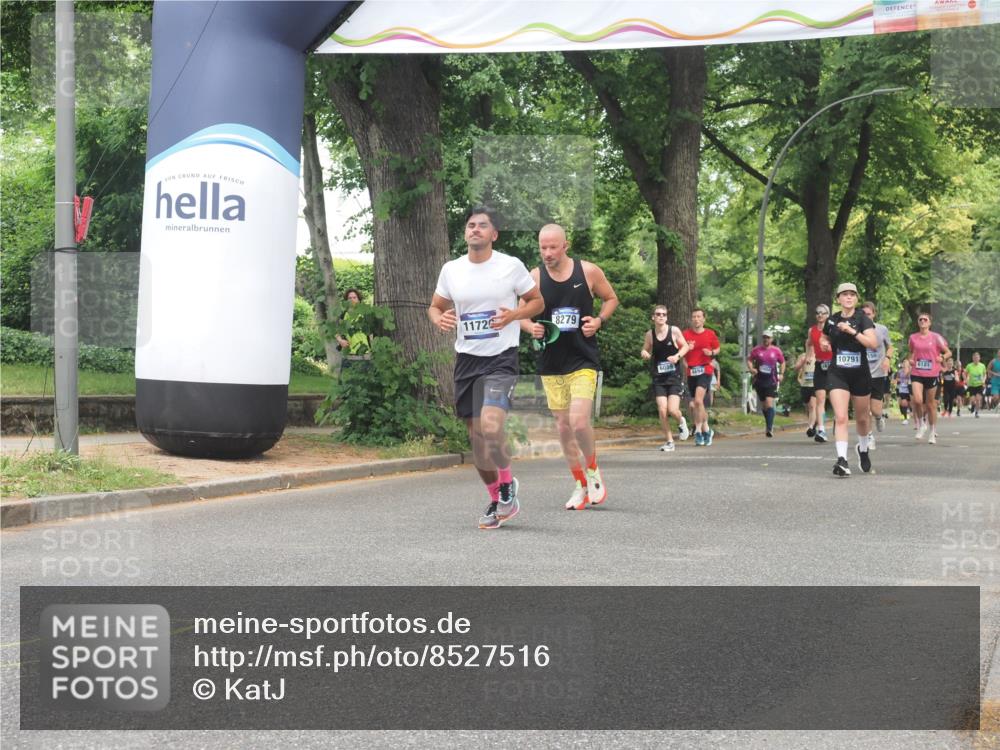 29.06.2025 - hella hamburg halbmarathon KatJ http://msf.ph/oto/8527516 29.06.2025 10:54:49 Zwischen KM18-KM19 4666, 8279 meine-sportfotos.de