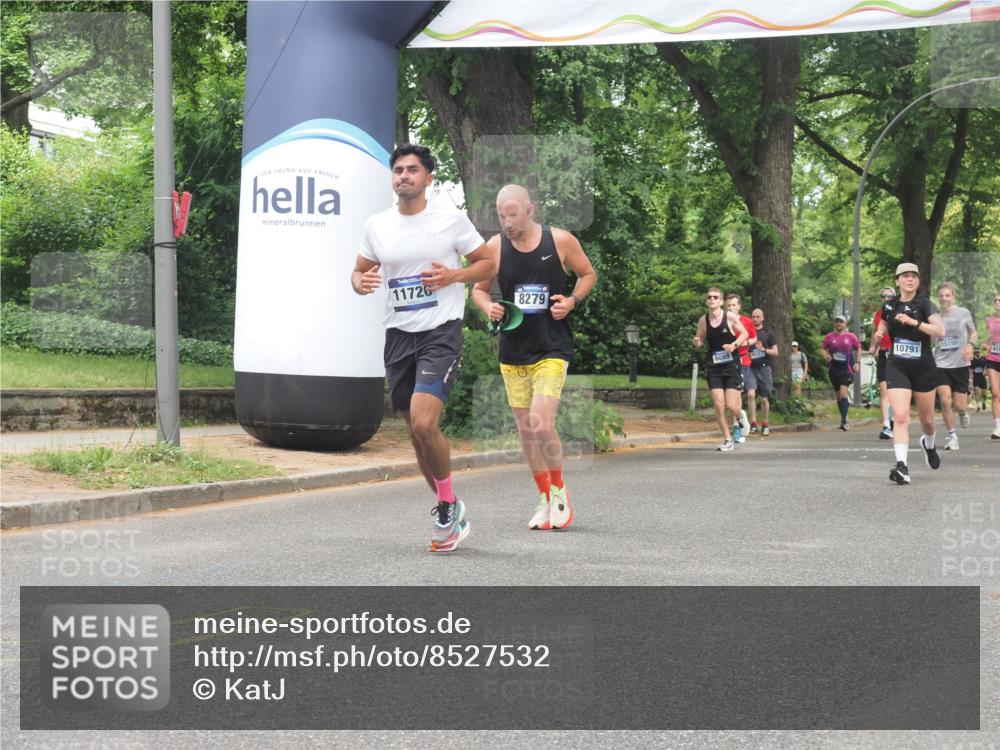 29.06.2025 - hella hamburg halbmarathon KatJ http://msf.ph/oto/8527532 29.06.2025 10:54:49 Zwischen KM18-KM19 4666, 8279 meine-sportfotos.de