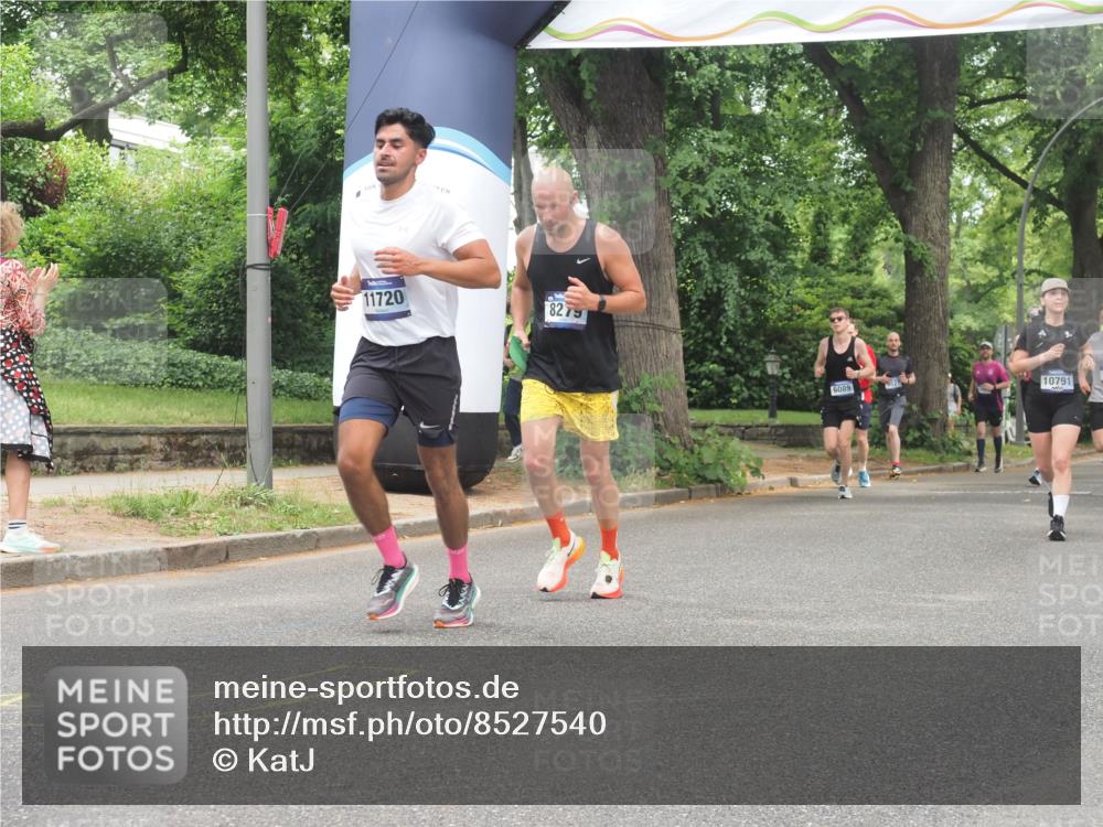29.06.2025 - hella hamburg halbmarathon KatJ http://msf.ph/oto/8527540 29.06.2025 10:54:50 Zwischen KM18-KM19 4666, 8279 meine-sportfotos.de