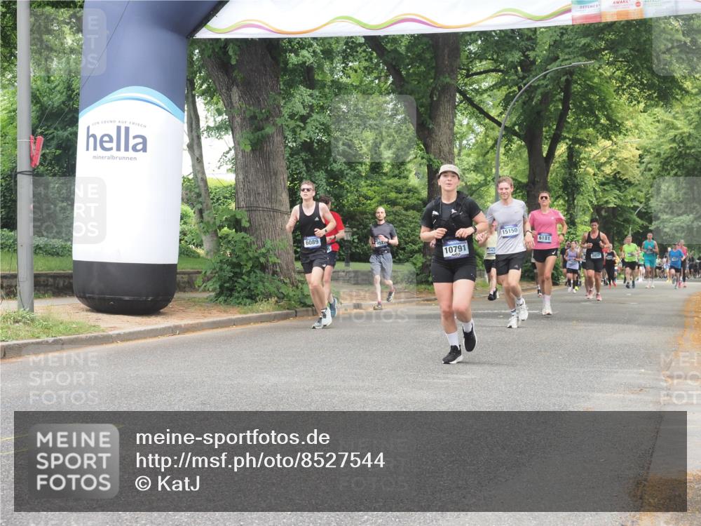 29.06.2025 - hella hamburg halbmarathon KatJ http://msf.ph/oto/8527544 29.06.2025 10:54:51 Zwischen KM18-KM19 4666, 8279 meine-sportfotos.de
