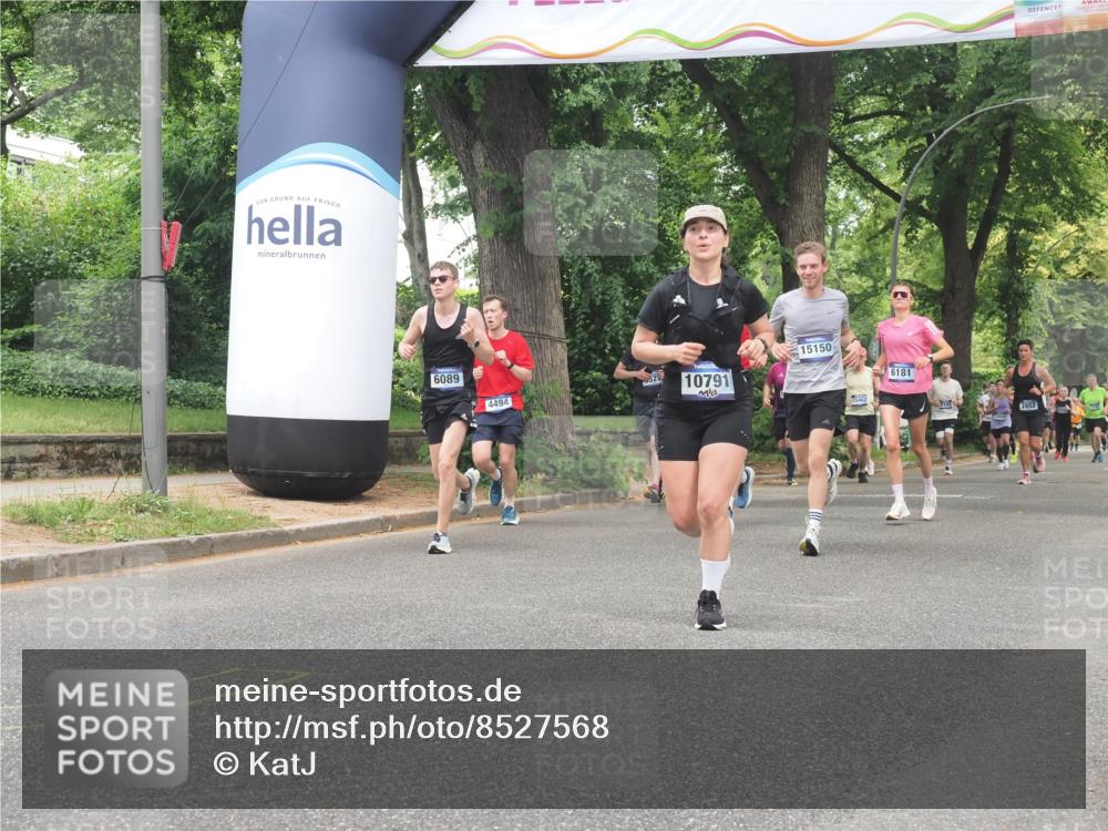 29.06.2025 - hella hamburg halbmarathon KatJ http://msf.ph/oto/8527568 29.06.2025 10:54:52 Zwischen KM18-KM19 4494, 8279 meine-sportfotos.de
