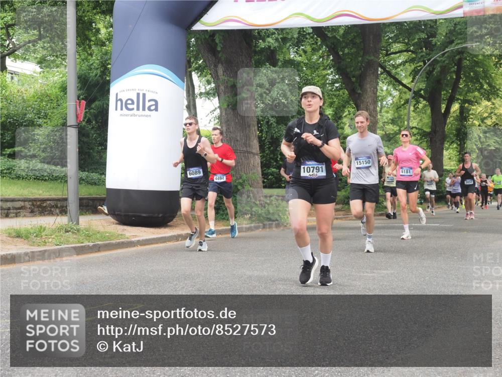 29.06.2025 - hella hamburg halbmarathon KatJ http://msf.ph/oto/8527573 29.06.2025 10:54:52 Zwischen KM18-KM19 4494, 8279 meine-sportfotos.de