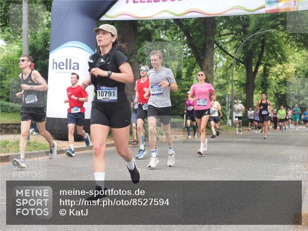 29.06.2025 - hella hamburg halbmarathon KatJ http://msf.ph/oto/8527594 29.06.2025 10:54:53 Zwischen KM18-KM19 4494, 6089, 6181, 8279 meine-sportfotos.de