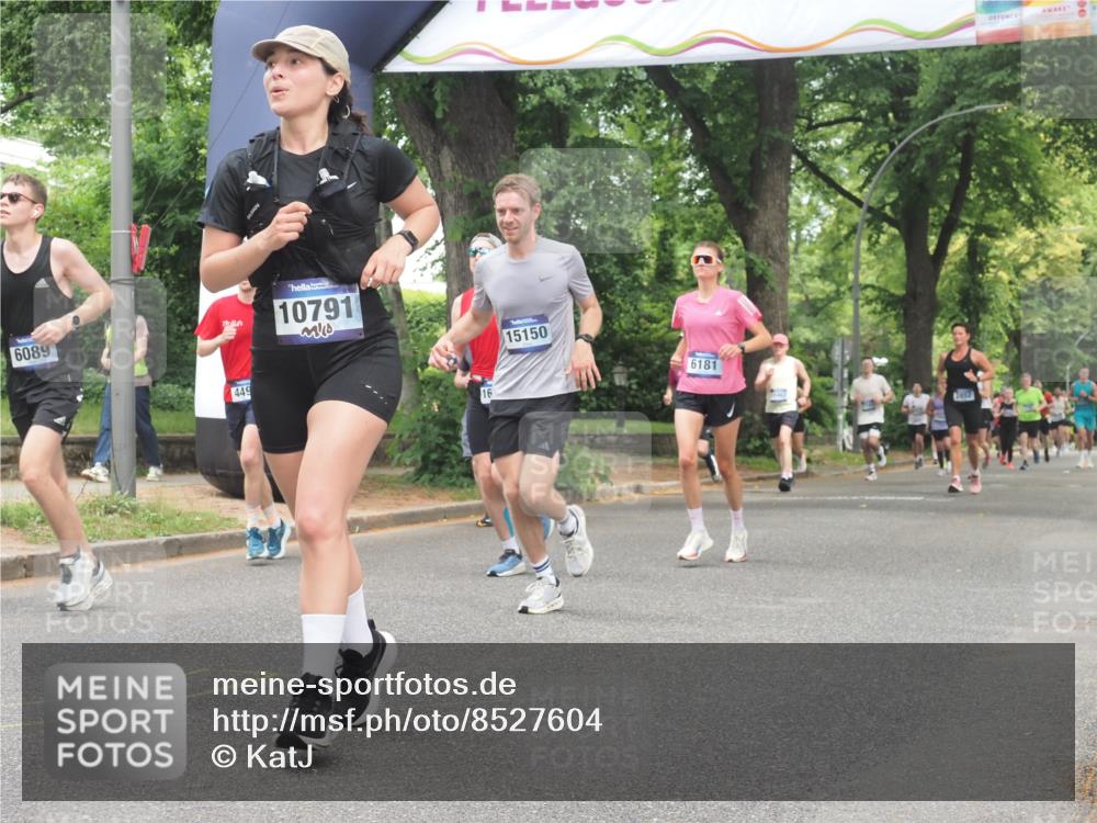 29.06.2025 - hella hamburg halbmarathon KatJ http://msf.ph/oto/8527604 29.06.2025 10:54:53 Zwischen KM18-KM19 4494, 6089, 6181, 8279 meine-sportfotos.de
