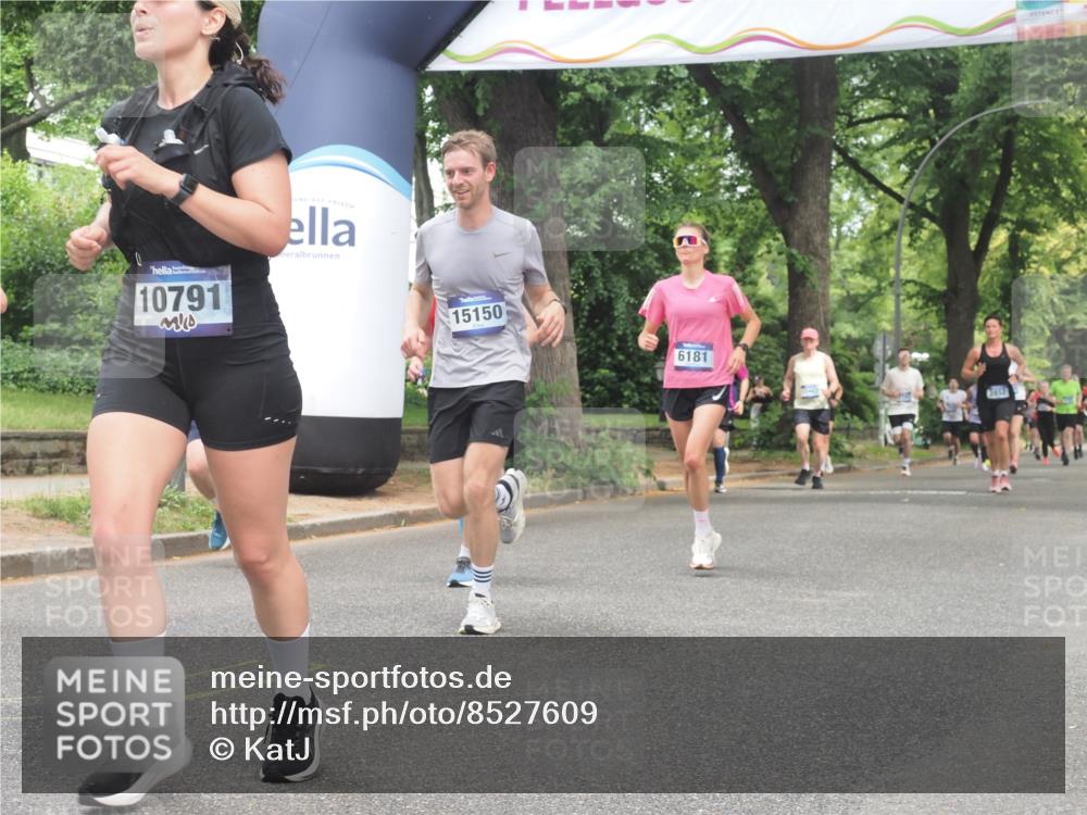 29.06.2025 - hella hamburg halbmarathon KatJ http://msf.ph/oto/8527609 29.06.2025 10:54:54 Zwischen KM18-KM19 4494, 6089, 6181, 8279 meine-sportfotos.de
