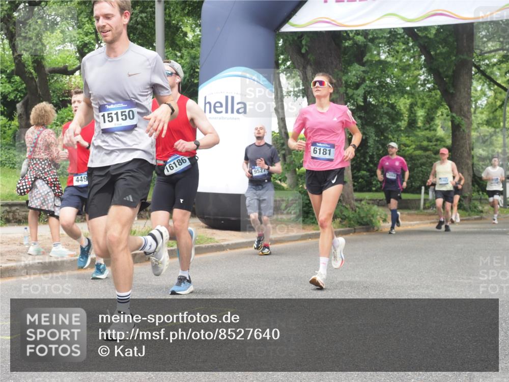 29.06.2025 - hella hamburg halbmarathon KatJ http://msf.ph/oto/8527640 29.06.2025 10:54:54 Zwischen KM18-KM19 4494, 6089, 6181, 8279 meine-sportfotos.de