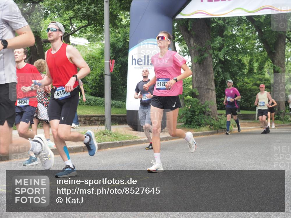 29.06.2025 - hella hamburg halbmarathon KatJ http://msf.ph/oto/8527645 29.06.2025 10:54:55 Zwischen KM18-KM19 2852, 4494, 6089, 6181, 8279 meine-sportfotos.de