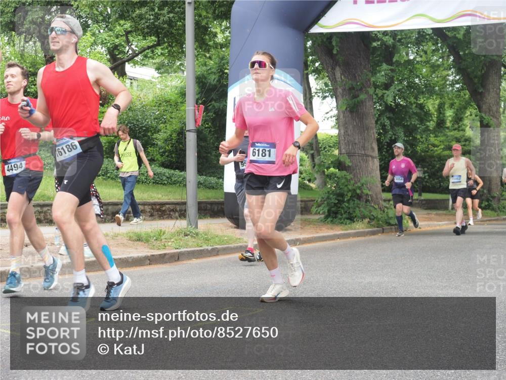 29.06.2025 - hella hamburg halbmarathon KatJ http://msf.ph/oto/8527650 29.06.2025 10:54:55 Zwischen KM18-KM19 2852, 4494, 6089, 6181, 8279 meine-sportfotos.de