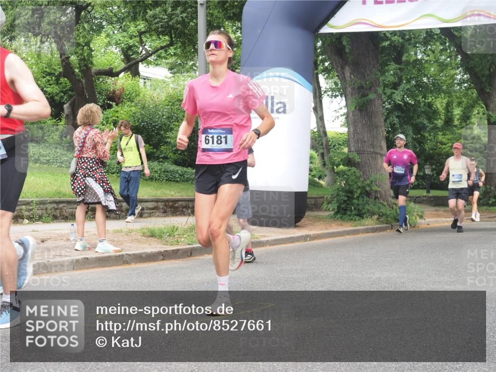 29.06.2025 - hella hamburg halbmarathon KatJ http://msf.ph/oto/8527661 29.06.2025 10:54:55 Zwischen KM18-KM19 2852, 4494, 6089, 6181, 8279 meine-sportfotos.de