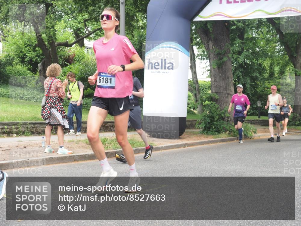 29.06.2025 - hella hamburg halbmarathon KatJ http://msf.ph/oto/8527663 29.06.2025 10:54:55 Zwischen KM18-KM19 2852, 4494, 6089, 6181, 8279 meine-sportfotos.de